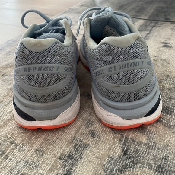 ASICS worn gently - Picture 2 of 4